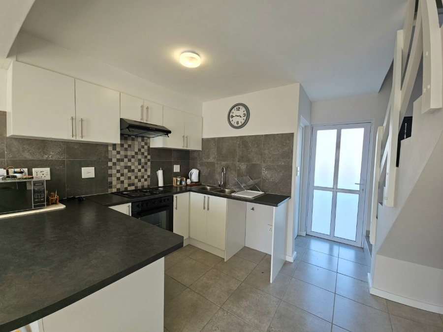 2 Bedroom Property for Sale in Stratford Green Western Cape